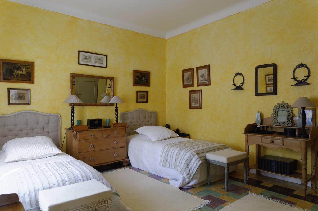 Le Domaine De Saint Veran Orgon ภายนอก รูปภาพ